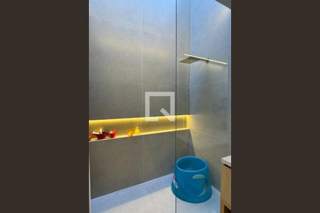 Casa de condomínio à venda com 380m², 4 quartos e 6 vagasBanheiro da Suíte 2