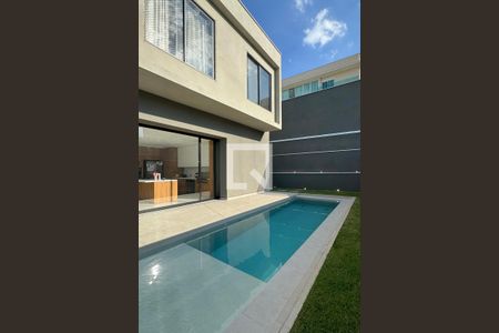 Casa de condomínio à venda com 380m², 4 quartos e 6 vagasPiscina
