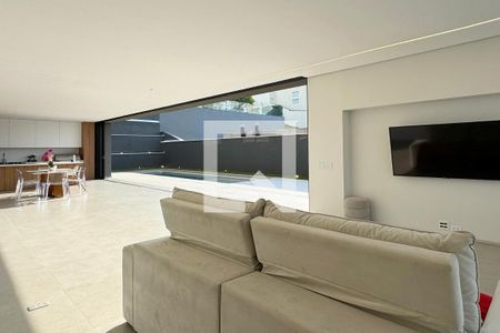 Sala de casa de condomínio à venda com 4 quartos, 380m² em Alphaville, Santana de Parnaíba