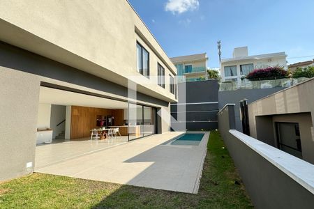 Casa de condomínio à venda com 380m², 4 quartos e 6 vagasPiscina
