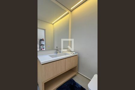 Casa de condomínio à venda com 380m², 4 quartos e 6 vagasBanheiro da Suíte 2