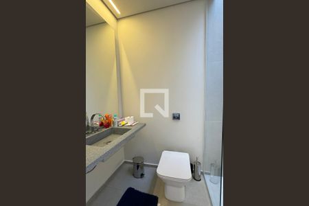 Casa de condomínio à venda com 380m², 4 quartos e 6 vagasBanheiro da Suíte 1