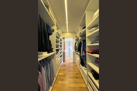 Casa de condomínio à venda com 380m², 4 quartos e 6 vagasCloset da suíte 4