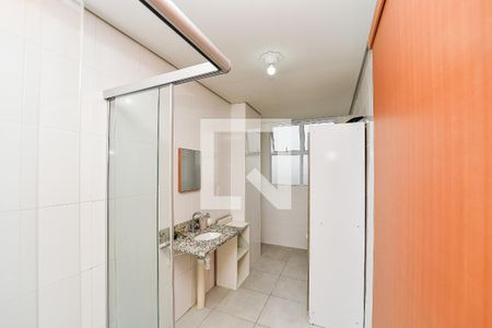 Banheiro de apartamento para alugar com 1 quarto, 46m² em Parque Santa Fé, Porto Alegre