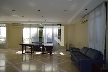 Apartamento à venda com 204m², 4 quartos e 4 vagasÁrea comum - Salão de festas