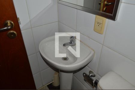 Apartamento à venda com 204m², 4 quartos e 4 vagasBanheiro do Quarto de Serviço