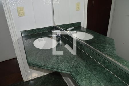 Apartamento à venda com 204m², 4 quartos e 4 vagasBanheiro da Suíte 1