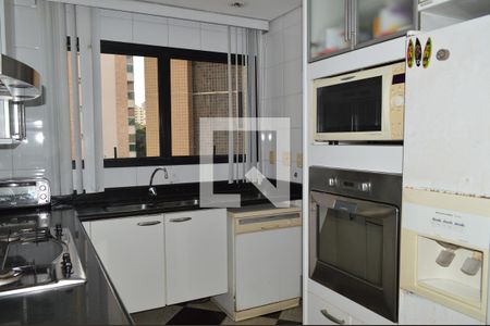 Apartamento à venda com 204m², 4 quartos e 4 vagasCozinha