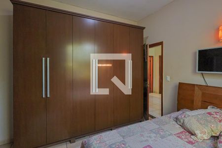 Casa à venda com 259m², 4 quartos e 3 vagas Casa à venda com 259m², 4 quartos e 3 vagasQuarto 3