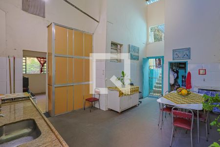 Casa à venda com 259m², 4 quartos e 3 vagas Casa à venda com 259m², 4 quartos e 3 vagasCozinha