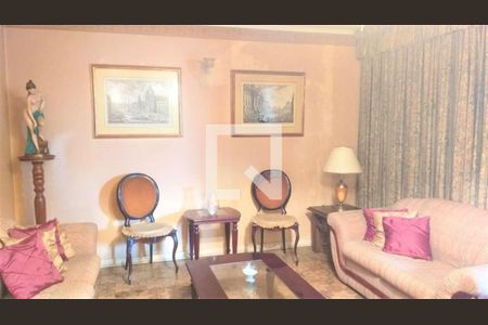 Casa à venda com 267m², 3 quartos e 3 vagas