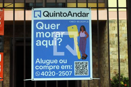 Casa à venda com 340m², 4 quartos e 4 vagas Casa à venda com 340m², 4 quartos e 4 vagasFachada