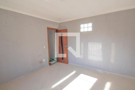 Sala de casa para alugar com 2 quartos, 140m² em Vila California, São Paulo