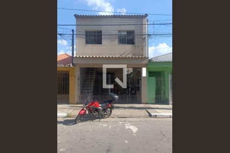 Casa para alugar com 140m², 2 quartos e 1 vaga Casa para alugar com 140m², 2 quartos e 1 vagaFachada