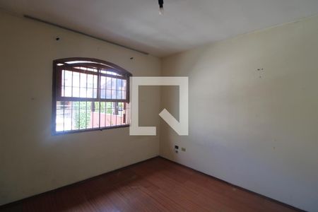 Suíte de casa à venda com 4 quartos, 165m² em Jardim Lallo, São Paulo