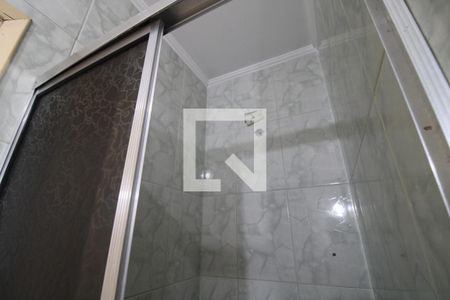 Box banheiro da suíte de casa para alugar com 3 quartos, 165m² em Jardim Lallo, São Paulo