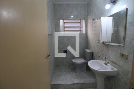 Banheiro da suíte de casa para alugar com 3 quartos, 165m² em Jardim Lallo, São Paulo