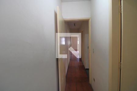 Corredor de casa para alugar com 3 quartos, 165m² em Jardim Lallo, São Paulo