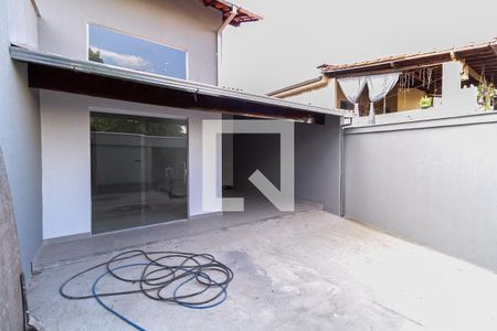 Casa à venda com 180m², 3 quartos e 2 vagasEntrada