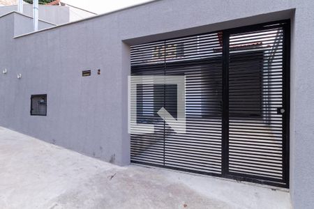 Casa à venda com 180m², 3 quartos e 2 vagasFachada