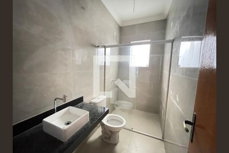 Banheiro de casa à venda com 3 quartos, 103m² em Jardim Leblon, Belo Horizonte