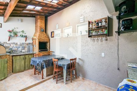 Casa à venda com 191m², 3 quartos e 2 vagasChurrasqueira