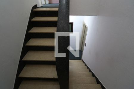 Casa à venda com 200m², 3 quartos e 2 vagasEscada