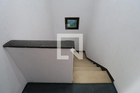 Casa à venda com 200m², 3 quartos e 2 vagasEscada