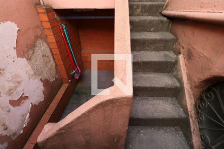 Casa à venda com 200m², 3 quartos e 2 vagasEscada