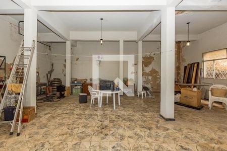 Casa à venda com 350m², 5 quartos e 3 vagas Casa à venda com 350m², 5 quartos e 3 vagasÁrea comum