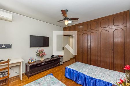 Casa à venda com 350m², 5 quartos e 3 vagas Casa à venda com 350m², 5 quartos e 3 vagasQuarto 4