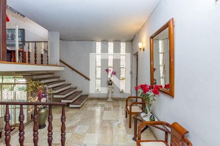 Casa à venda com 350m², 5 quartos e 3 vagas Casa à venda com 350m², 5 quartos e 3 vagasHall de entrada