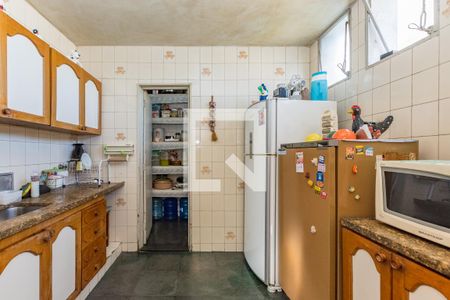 Casa à venda com 350m², 5 quartos e 3 vagas Casa à venda com 350m², 5 quartos e 3 vagasCozinha