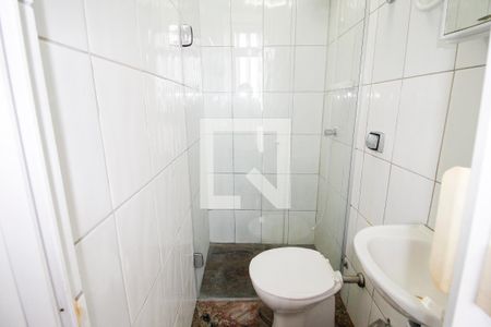 Banheiro de kitnet/studio para alugar com 1 quarto, 26m² em Santo Agostinho, Belo Horizonte