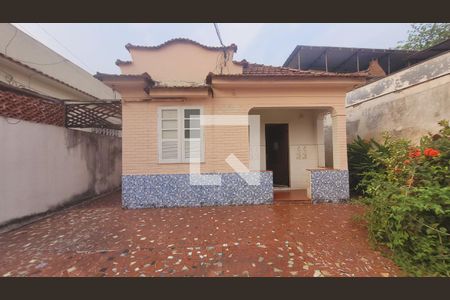 Casa à venda com 225m², 3 quartos e 3 vagasFachada