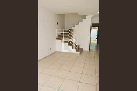 Sala de casa para alugar com 2 quartos, 88m² em Jardim Eliane, São Paulo