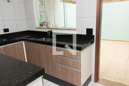 Casa à venda com 88m², 2 quartos e 2 vagas Casa à venda com 88m², 2 quartos e 2 vagasCozinha