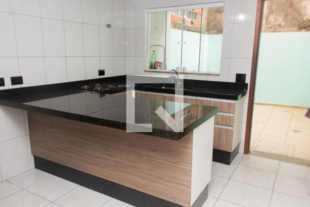 Casa à venda com 88m², 2 quartos e 2 vagas Casa à venda com 88m², 2 quartos e 2 vagasCozinha