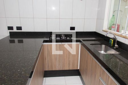 Casa à venda com 88m², 2 quartos e 2 vagas Casa à venda com 88m², 2 quartos e 2 vagasCozinha