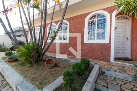 Casa à venda com 180m², 4 quartos e 2 vagas Casa à venda com 180m², 4 quartos e 2 vagasQuintal