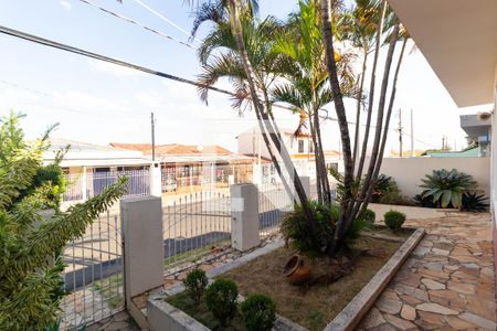 Casa à venda com 180m², 4 quartos e 2 vagas Casa à venda com 180m², 4 quartos e 2 vagasQuintal