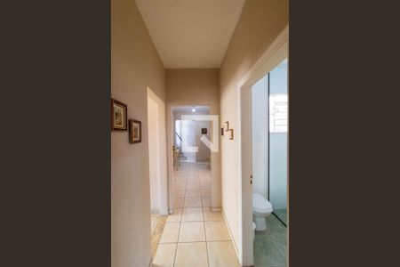 Casa à venda com 180m², 4 quartos e 2 vagas Casa à venda com 180m², 4 quartos e 2 vagasCorredor