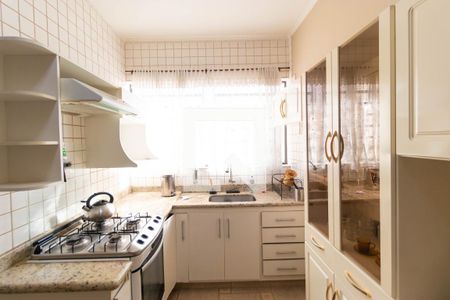 Casa à venda com 180m², 4 quartos e 2 vagas Casa à venda com 180m², 4 quartos e 2 vagasCozinha