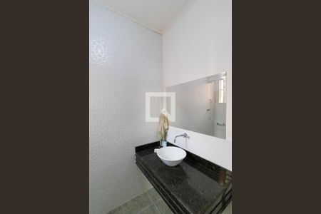 Casa à venda com 180m², 4 quartos e 2 vagas Casa à venda com 180m², 4 quartos e 2 vagasBanheiro 01