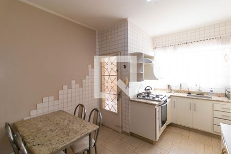 Casa à venda com 180m², 4 quartos e 2 vagas Casa à venda com 180m², 4 quartos e 2 vagasCozinha