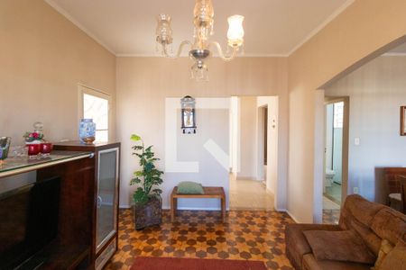 Casa à venda com 180m², 4 quartos e 2 vagas Casa à venda com 180m², 4 quartos e 2 vagasSalas