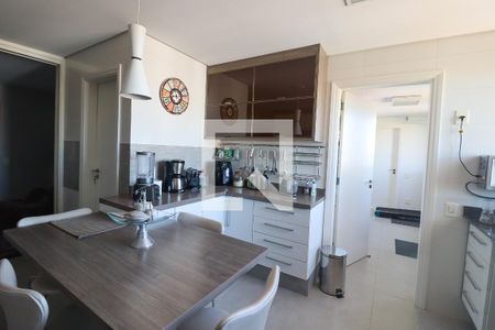 Apartamento à venda com 288m², 3 quartos e 3 vagas Apartamento à venda com 288m², 3 quartos e 3 vagasCozinha e Área de Serviço
