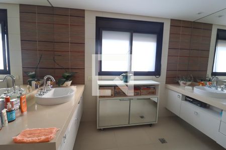 Apartamento à venda com 288m², 3 quartos e 3 vagas Apartamento à venda com 288m², 3 quartos e 3 vagasSuíte