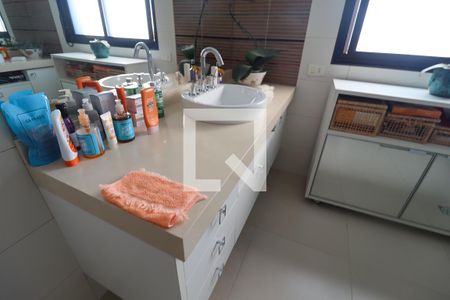 Apartamento à venda com 288m², 3 quartos e 3 vagas Apartamento à venda com 288m², 3 quartos e 3 vagasSuíte