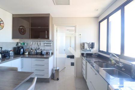 Apartamento à venda com 288m², 3 quartos e 3 vagas Apartamento à venda com 288m², 3 quartos e 3 vagasCozinha e Área de Serviço